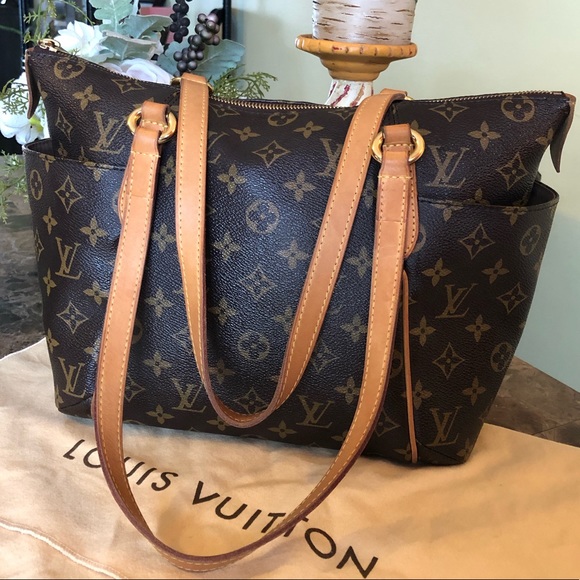 Louis Vuitton Handbags - AUTH Louis Vuitton Totally & DUSTBAG 🌺EXCELLENT🌺